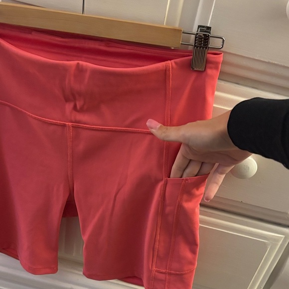 Athleta Transcend 7" Short in Coral Petal - Picture 4 of 5